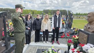 **Кадеты клуба «Грачи» почтили память героя Беларуси Андрея Ничипорика**