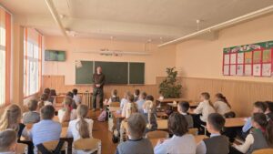 **В школе прошел классный час, посвященный Дню Государственного флага, Государственного герба и Государственного гимна Республики Беларусь**