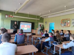 **В школе прошел классный час «Символы нашей страны», посвященный Дню Государственного флага, Государственного герба и Государственного гимна Республики Беларусь**